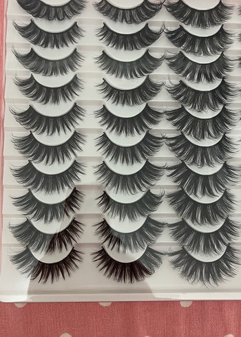 Pembe Puantiyeli Kutuda Çoklu Takma Kirpik - Görsel 2