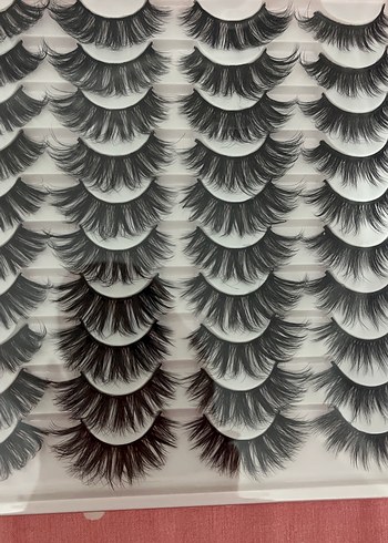 Pembe Puantiyeli Kutuda Çoklu Takma Kirpik - Görsel 3