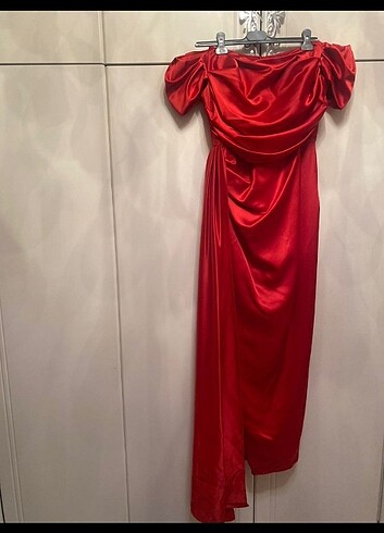 Kırmızı saten abiye elbise 