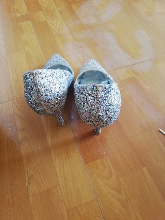 Diğer parlak stiletto