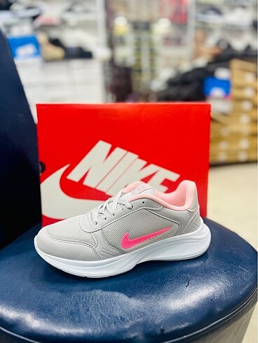 Kadın spor Ayakkabı Nike ithal 38 numara gri pembe