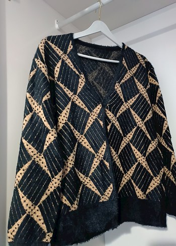 Kadın V Yaka Örgü Desenli Hırka - Görsel 3