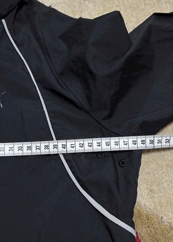 Siyah Kapüşonlu Rüzgarlık - Görsel 4