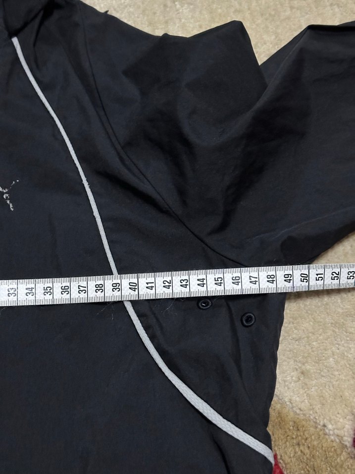 Siyah Kapüşonlu Rüzgarlık - Görsel 4