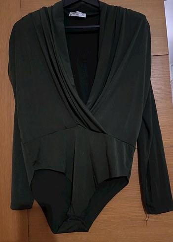 V Yaka Drapeli Yeşil Bluz - Görsel 3