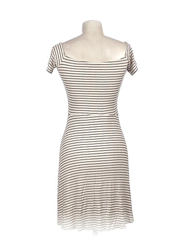 l Beden PreLoved Kısa Elbise %70 İndirimli.