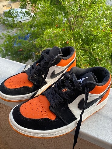 Nike Air Jordan 1 Low Shattered