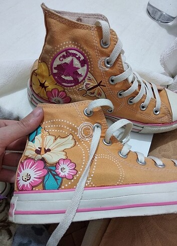 orjinal Converse 37 numara yırtık patlak yok çok iyi durumda çok