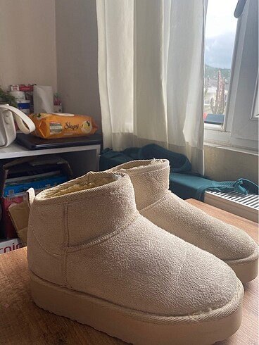 Bej Ugg