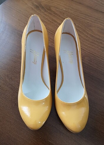 Sarı Rugan Ayakkabı 