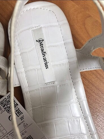 36 Beden beyaz Renk Stradivarius parmak arası kroko sandalet