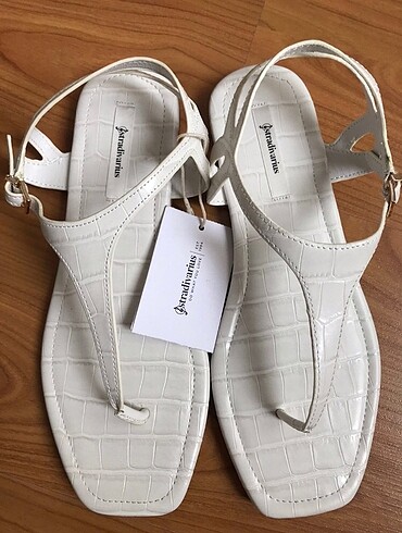 Stradivarius parmak arası kroko sandalet