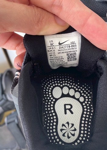 26 Beden Erkek Çocuk Siyah Cırt Cırtlı Sneaker