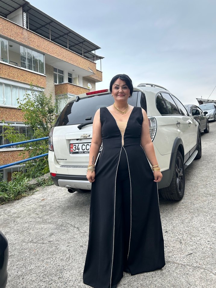 Uzun Siyah Drapeli V Yaka tulum - Görsel 2