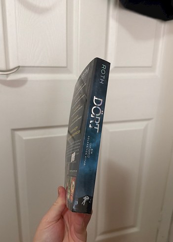 Dört - Bir Uyumsuz Koleksiyon Kitabı - Görsel 3