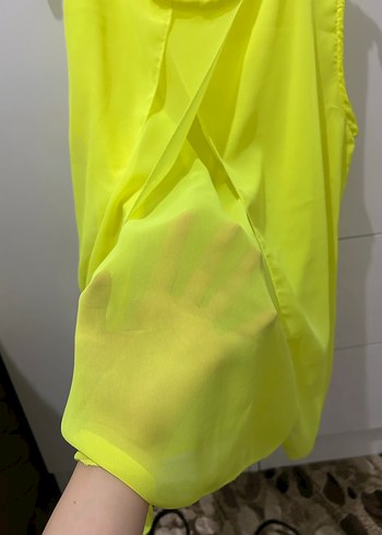 Sarı Drapeli Kolsuz Yüksek Yakalı Bluz - Görsel 2