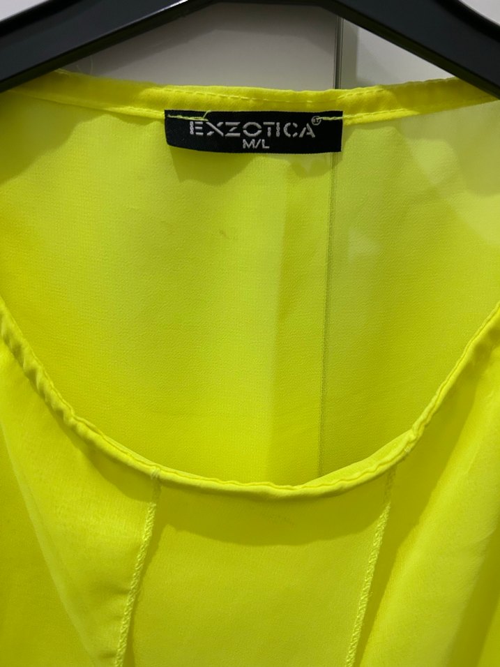 Sarı Drapeli Kolsuz Yüksek Yakalı Bluz - Görsel 3