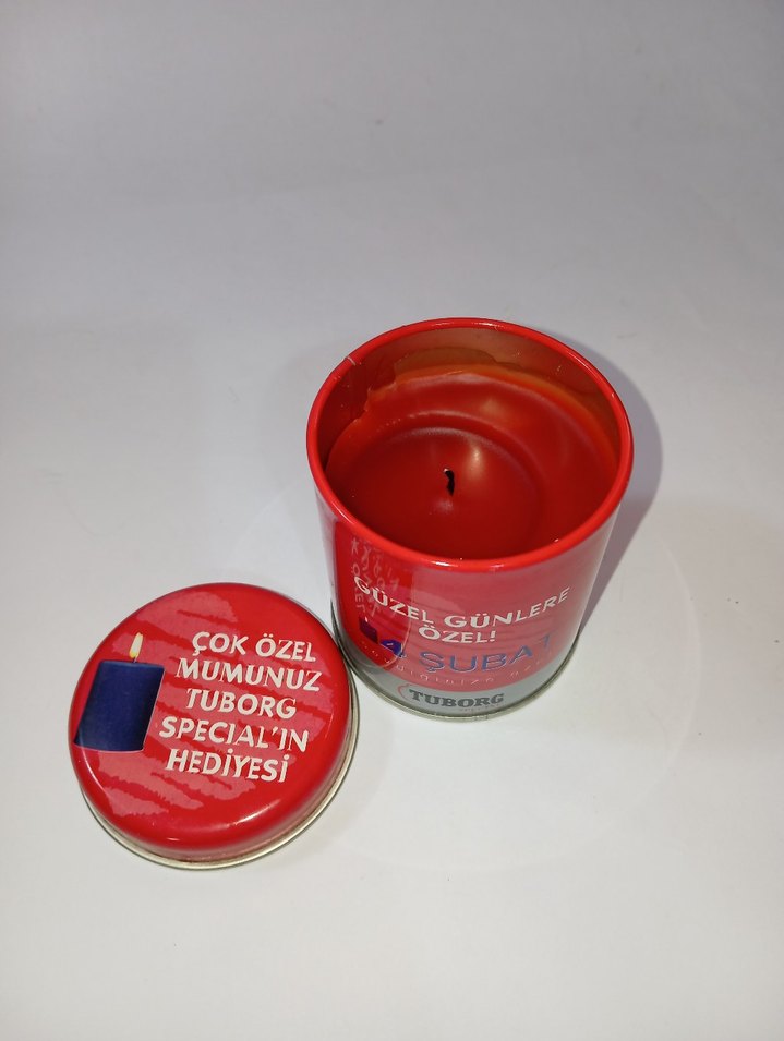 Tuborg sevgililer günü mumu.
Teneke kutu içinde 
Çok az kullanıl - Görsel 2