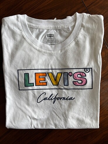 Levis tişört