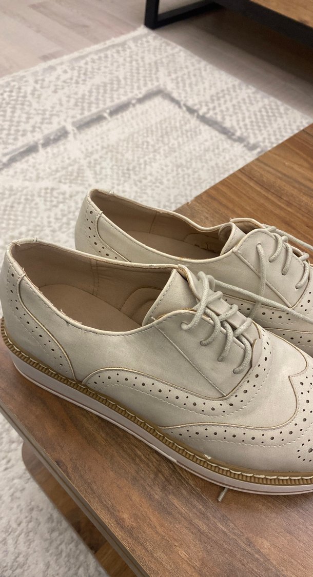 Kadın Beyaz Bağcıklı Süet Dolgu Topuk Ayakkabı - Görsel 2