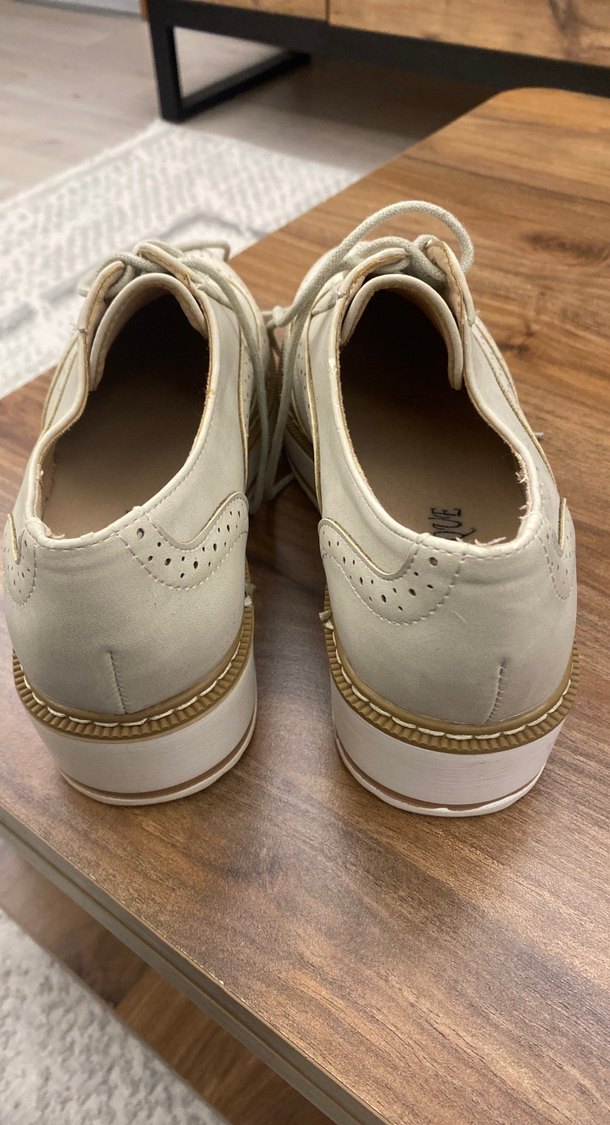 Kadın Beyaz Bağcıklı Süet Dolgu Topuk Ayakkabı - Görsel 4