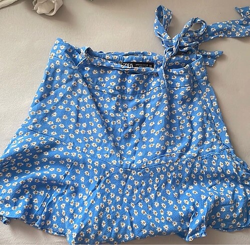 zara cicekli sort etek