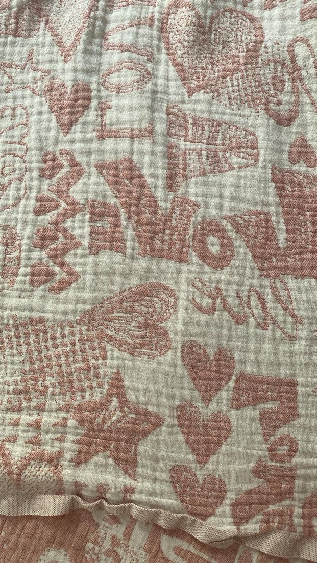 Pembe Baskılı Yatak Örtüsü - Görsel 3