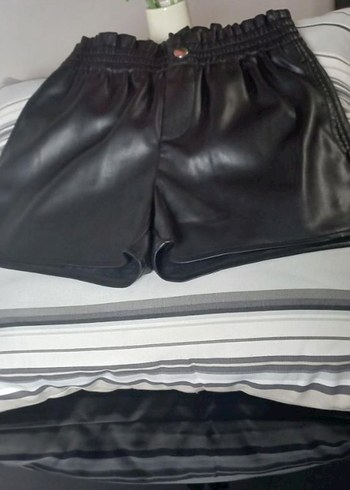 Siyah Deri Kemerli Şort - Görsel 4