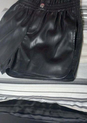 Siyah Deri Kemerli Şort - Görsel 5