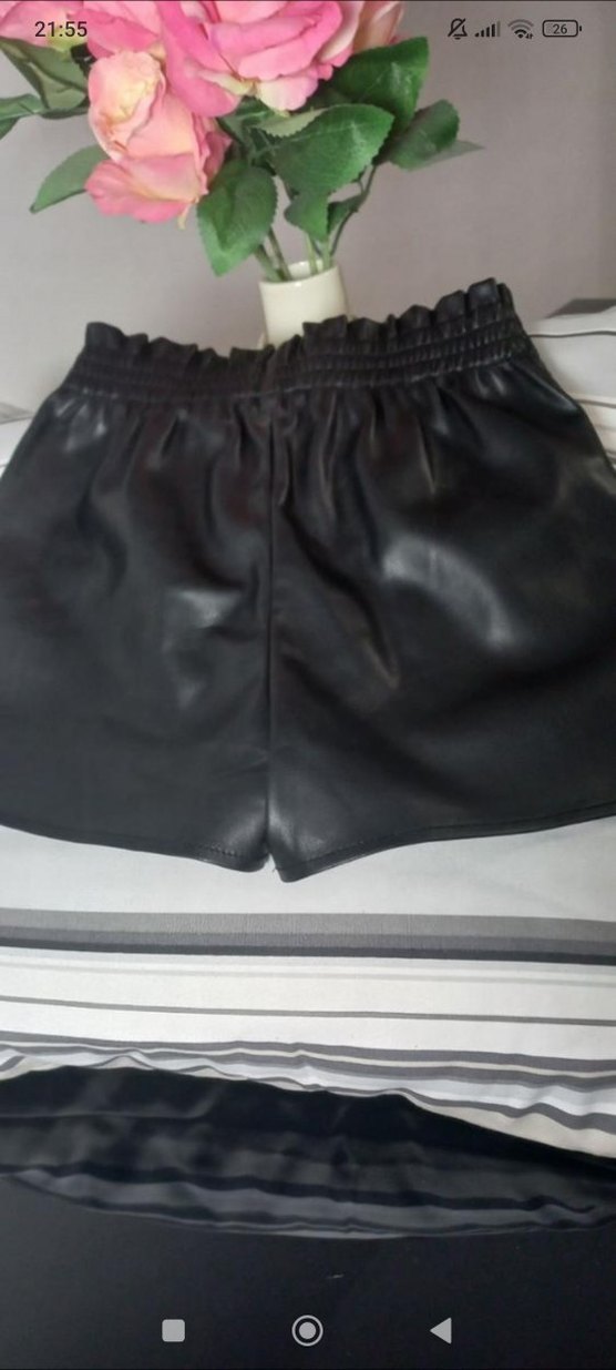 Siyah Deri Kemerli  Şort - Görsel 3
