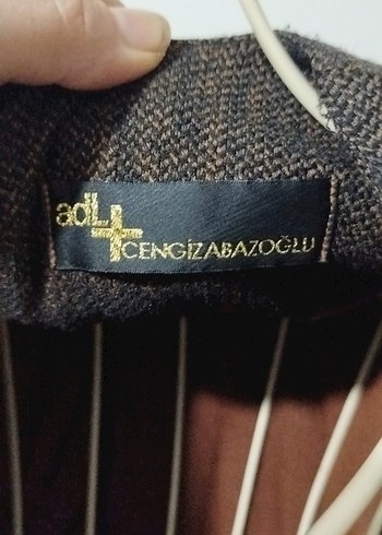 Düğmeli Kahverengi Ofis Kıyafeti - Görsel 4