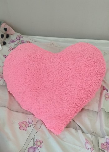 Beden Pembe Kalp Şeklinde Yumuşak Yastık
