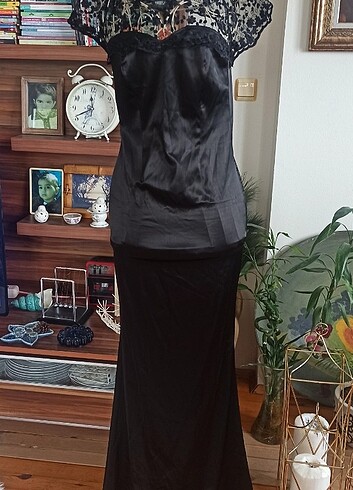 l Beden Muhteşem saten güpür dekolteli siyah uzun abiye