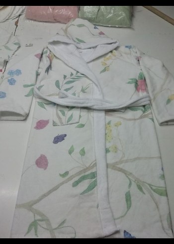 Kız Çocuk Kapüşonlu Pastel Desenli Bornoz