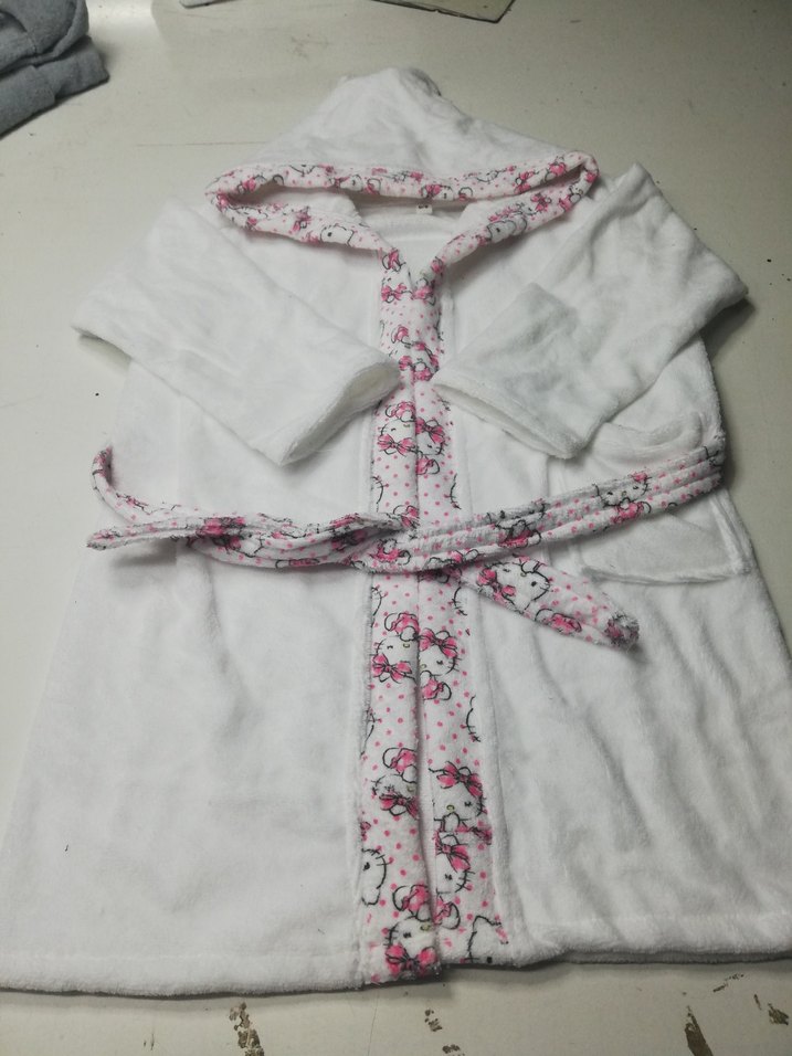 Kız Çocuk Beyaz Kapüşonlu Bornoz - Görsel 3