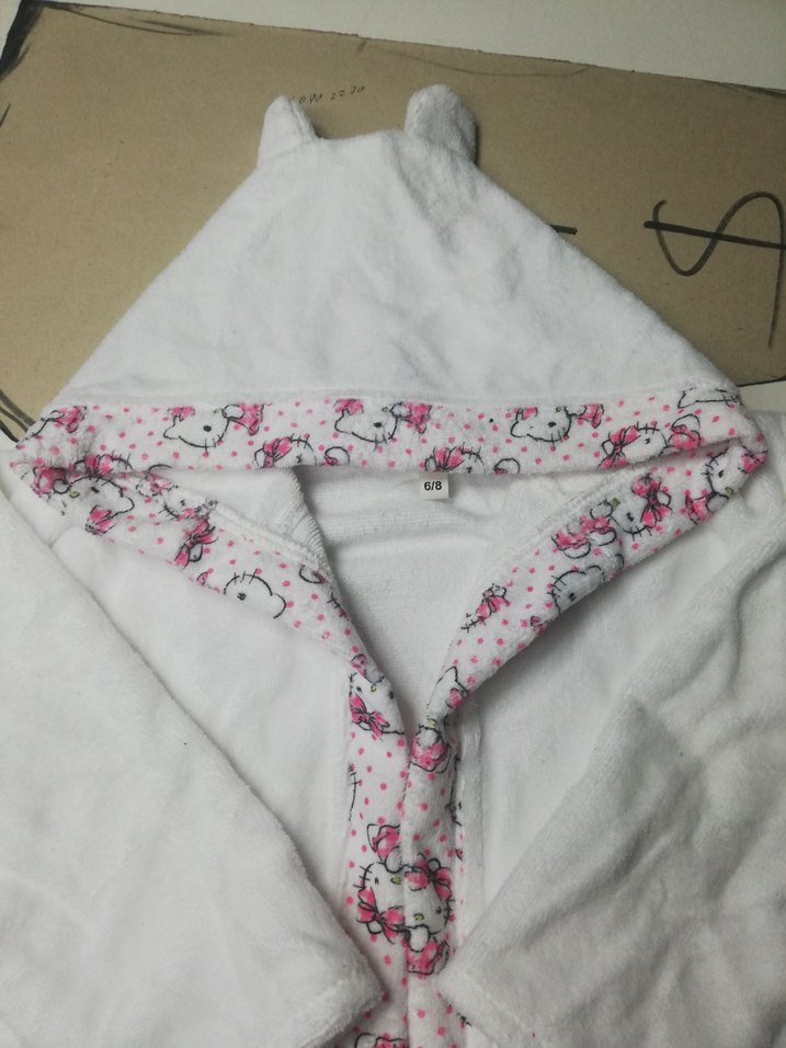 Kız Çocuk Beyaz Kapüşonlu Bornoz - Görsel 2