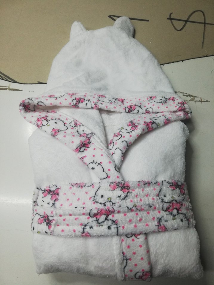 Kız Çocuk Beyaz Kapüşonlu Bornoz - Görsel 4