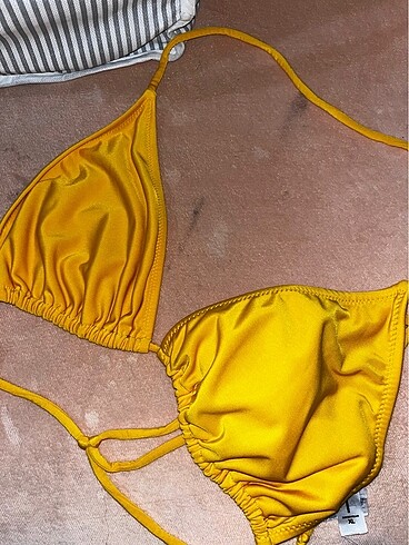Üçgen bikini
