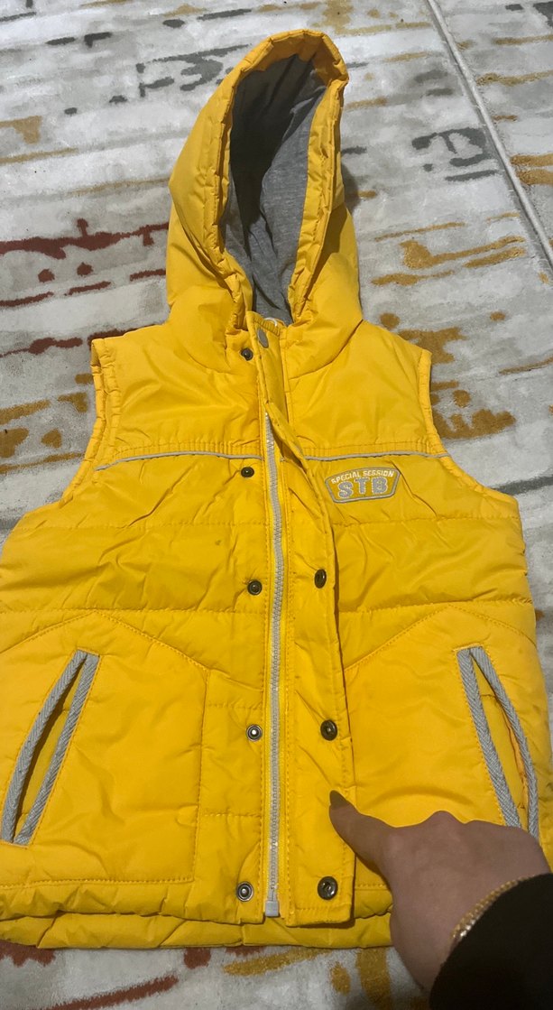 Sarı Kapüşonlu Erkek Çocuk Yelek - Görsel 3