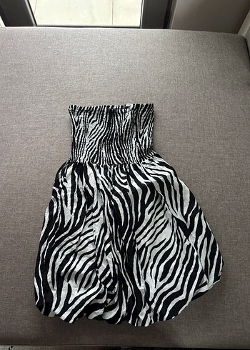 Diğer Pologarage Zebra Desenli Siyah Beyaz Straplez Elbise
