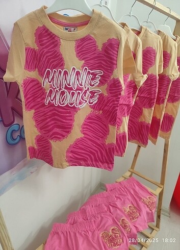 9 Yaş Beden pembe Renk Minnie mouse takım (9 yaş)