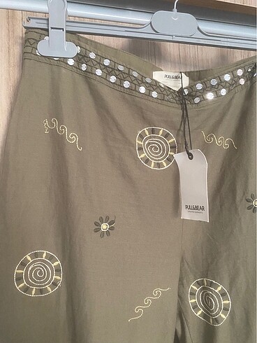 Pull and bear etiketli haki yazlık pantolon