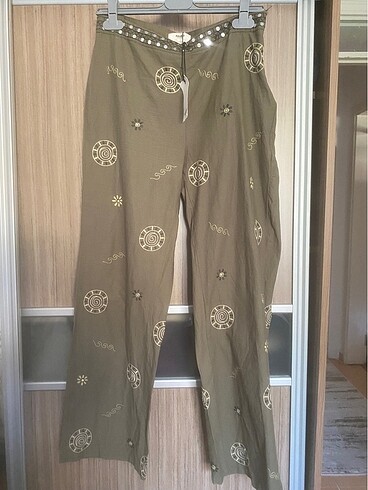 xl Beden Pull and bear etiketli haki yazlık pantolon