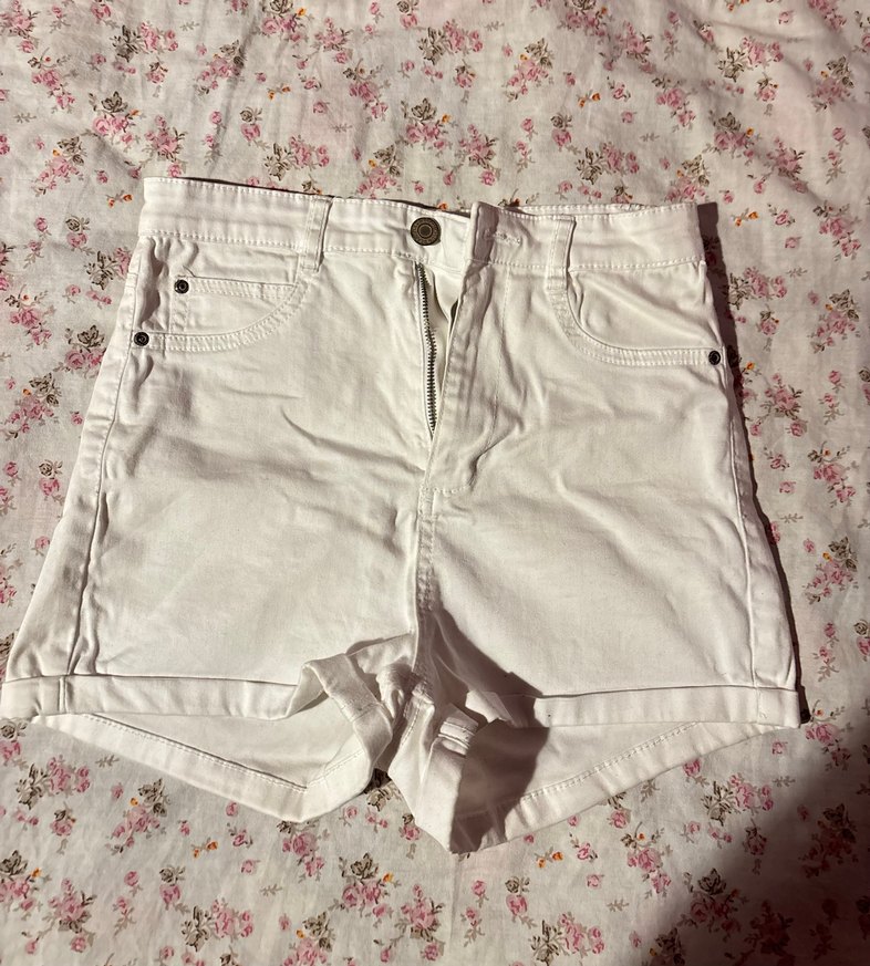 Beyaz Mini Denim Şort - Görsel 2