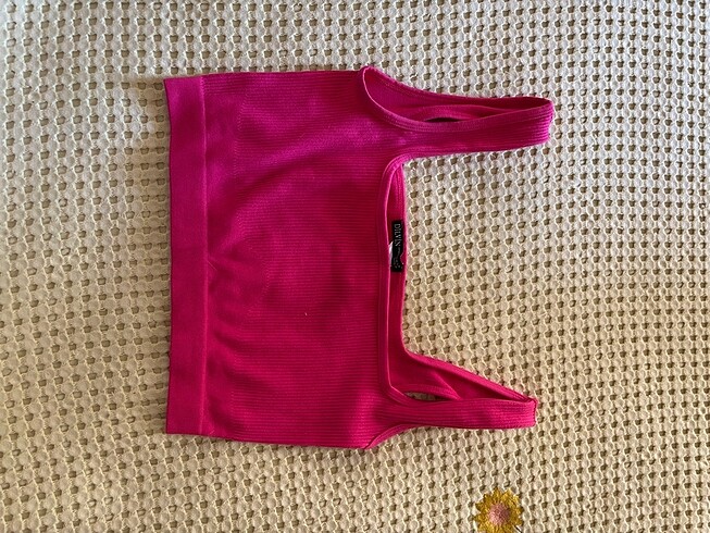 Pembe dilvin büstiyer