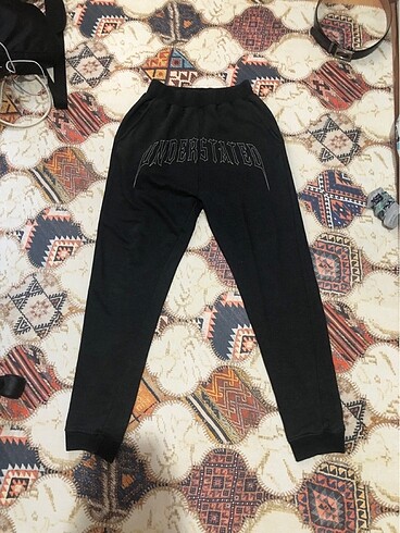 understated vamos eşofman altı bol oversize yazılı