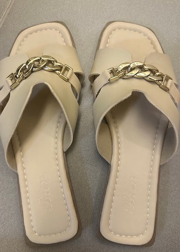 Bej Zincir Detaylı Kadın Terlik - Görsel 2