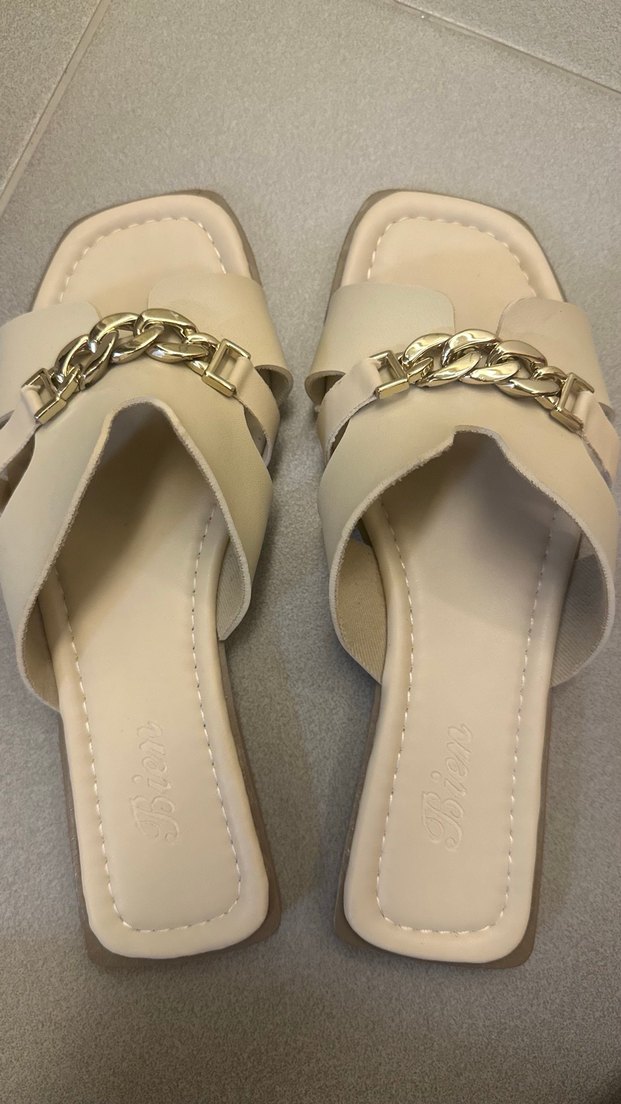 Bej Zincir Detaylı Kadın Terlik - Görsel 2