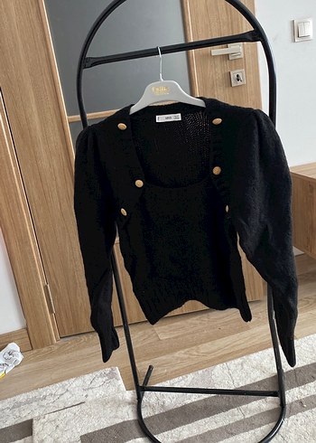 Düğmeli Siyah Yün Kadın Kazak - Görsel 3