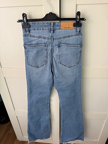 34 Beden mavi Renk Stradivarius İspanyol Paça Jean